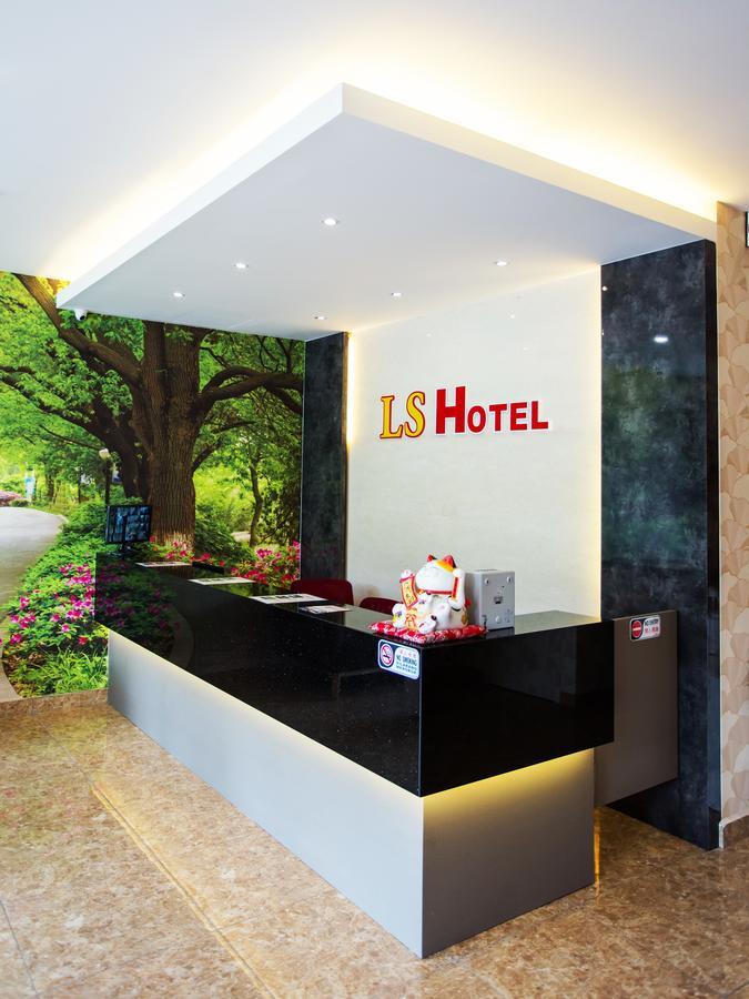 Ls Hotel Johor Bahru Bagian luar foto
