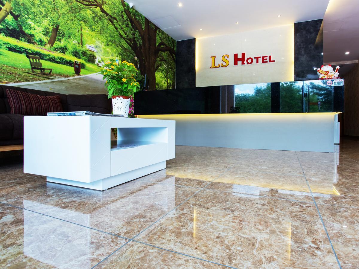 Ls Hotel Johor Bahru Bagian luar foto